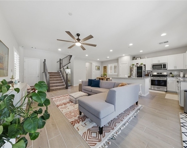 11824 Pelican Butte Avenue - Photo Thumbnail 9