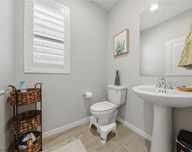11824 Pelican Butte Avenue - Photo Thumbnail 16