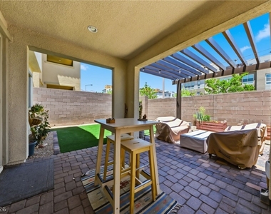 11824 Pelican Butte Avenue - Photo Thumbnail 3