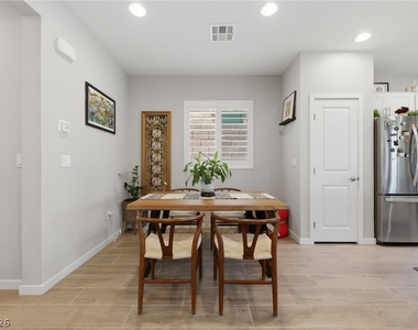 11824 Pelican Butte Avenue - Photo Thumbnail 10