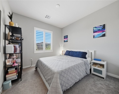 11824 Pelican Butte Avenue - Photo Thumbnail 23