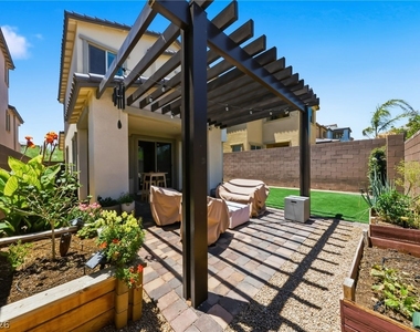11824 Pelican Butte Avenue - Photo Thumbnail 5