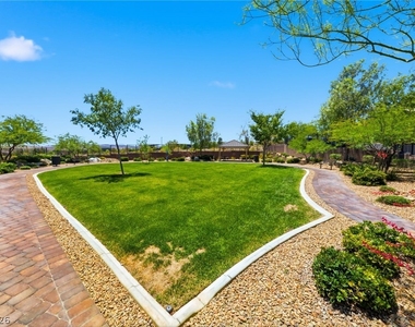 11824 Pelican Butte Avenue - Photo Thumbnail 31