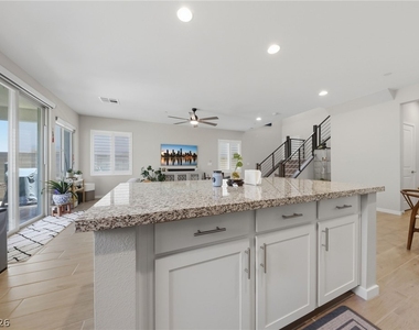 11824 Pelican Butte Avenue - Photo Thumbnail 14