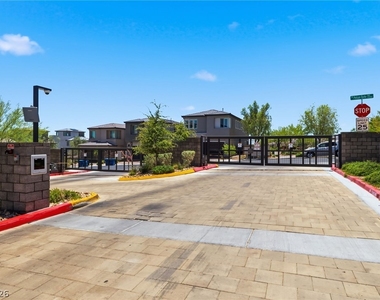 11824 Pelican Butte Avenue - Photo Thumbnail 30