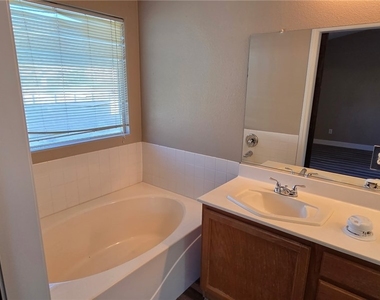 2229 Maple Shade Street - Photo Thumbnail 7