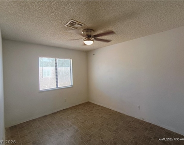 6228 Ilanos Lane - Photo Thumbnail 9