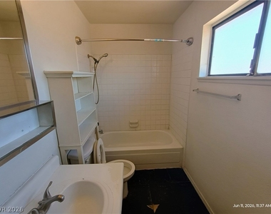 6228 Ilanos Lane - Photo Thumbnail 13