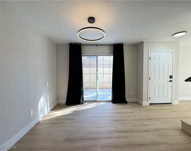 8464 Blue Island - Photo Thumbnail 17