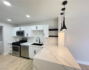 8464 Blue Island - Photo Thumbnail 18