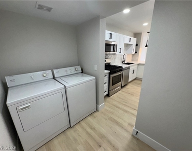 8464 Blue Island - Photo Thumbnail 26