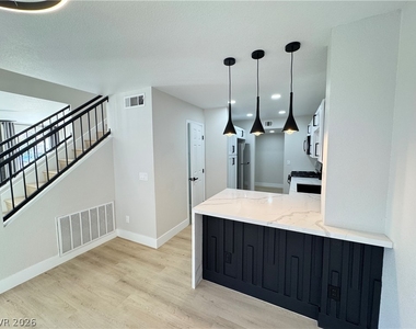 8464 Blue Island - Photo Thumbnail 20