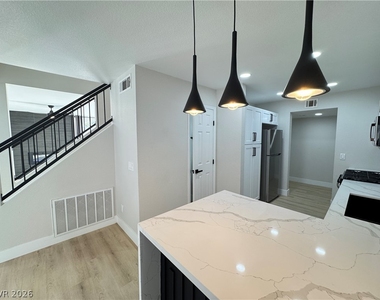 8464 Blue Island - Photo Thumbnail 19