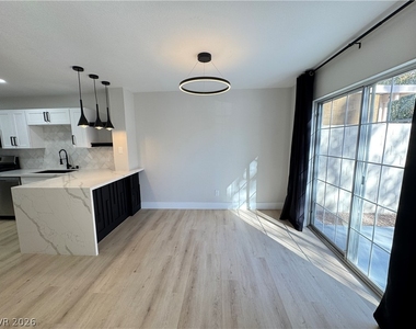8464 Blue Island - Photo Thumbnail 15