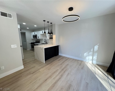 8464 Blue Island - Photo Thumbnail 14