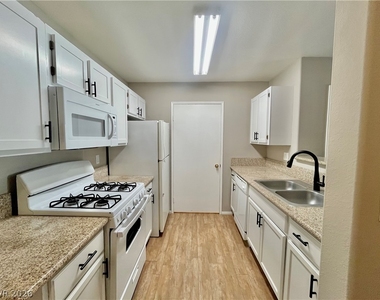 7885 W Flamingo Road - Photo Thumbnail 6