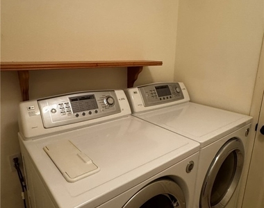 3025 Harborside Drive - Photo Thumbnail 7