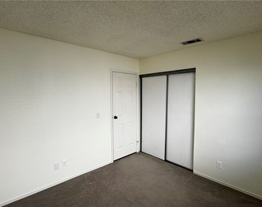 3025 Harborside Drive - Photo Thumbnail 10