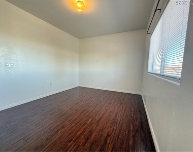 9303 Gilcrease Avenue - Photo Thumbnail 14
