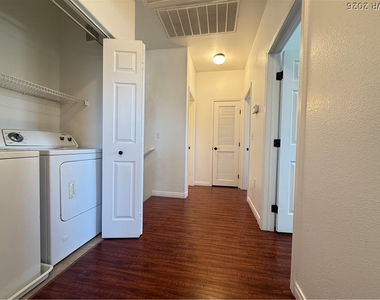 9303 Gilcrease Avenue - Photo Thumbnail 8
