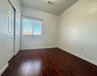 9303 Gilcrease Avenue - Photo Thumbnail 15