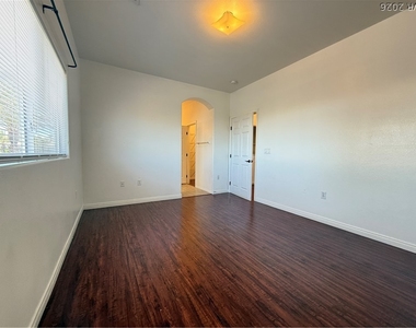 9303 Gilcrease Avenue - Photo Thumbnail 10
