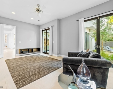 2000 Grouse Street - Photo Thumbnail 12