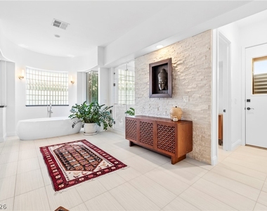 2000 Grouse Street - Photo Thumbnail 44