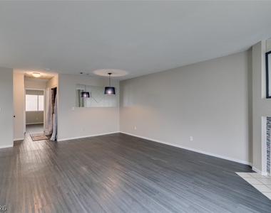 810 N Sloan Lane - Photo Thumbnail 15