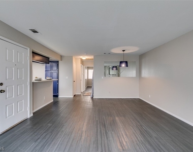 810 N Sloan Lane - Photo Thumbnail 13
