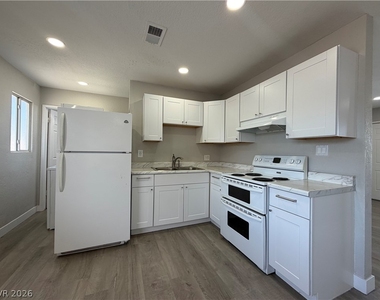 6336 Brittany Way - Photo Thumbnail 4