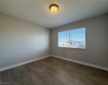 6336 Brittany Way - Photo Thumbnail 9