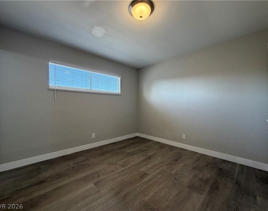 6336 Brittany Way - Photo Thumbnail 10