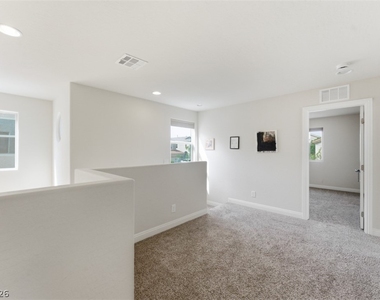 32 Lily Grove Road - Photo Thumbnail 13