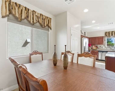 32 Lily Grove Road - Photo Thumbnail 10