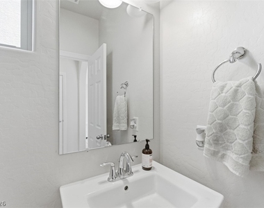 32 Lily Grove Road - Photo Thumbnail 27