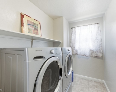 32 Lily Grove Road - Photo Thumbnail 14