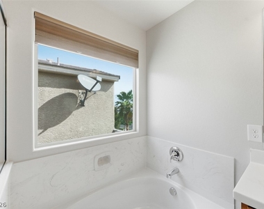 32 Lily Grove Road - Photo Thumbnail 23