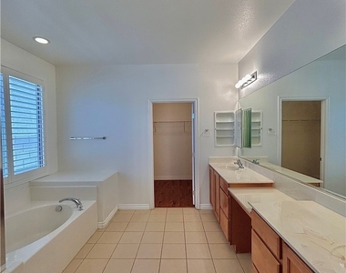3926 Kristina Lynn Avenue - Photo Thumbnail 40