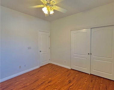 3926 Kristina Lynn Avenue - Photo Thumbnail 19