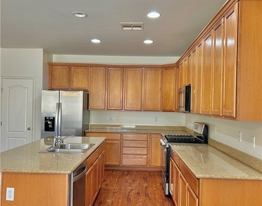 3926 Kristina Lynn Avenue - Photo Thumbnail 12