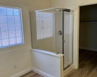3203 Stratford Hall Court - Photo Thumbnail 15