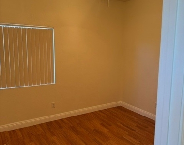 3203 Stratford Hall Court - Photo Thumbnail 12
