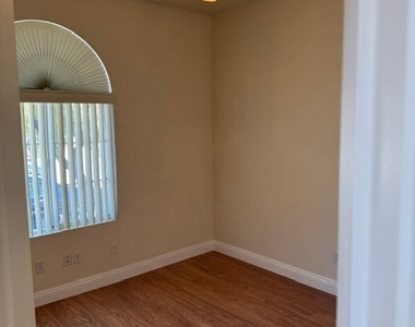 3203 Stratford Hall Court - Photo Thumbnail 13