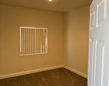 3203 Stratford Hall Court - Photo Thumbnail 11
