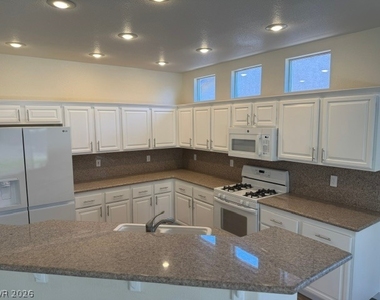 3203 Stratford Hall Court - Photo Thumbnail 4