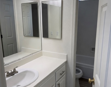 3203 Stratford Hall Court - Photo Thumbnail 26