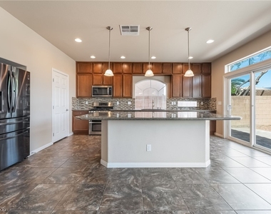 6014 Belvedere Canyon Avenue - Photo Thumbnail 4