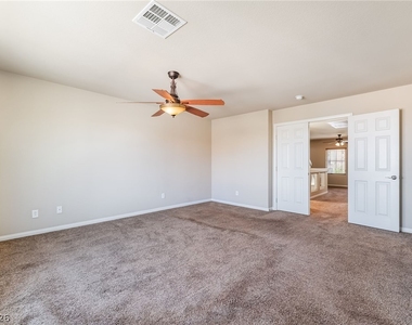 6014 Belvedere Canyon Avenue - Photo Thumbnail 10
