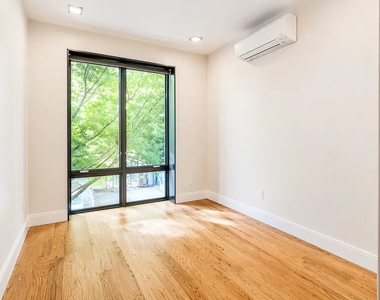 691 Chauncey Street - Photo Thumbnail 7